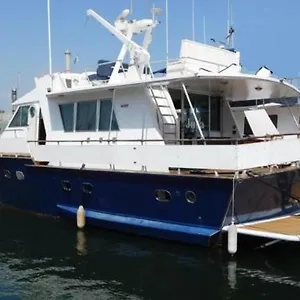 Your Own Private Yacht Botel Sant Adria de Besos